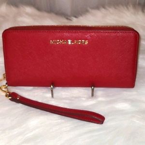 MICHAEL KORSLeather Continental Wristlet